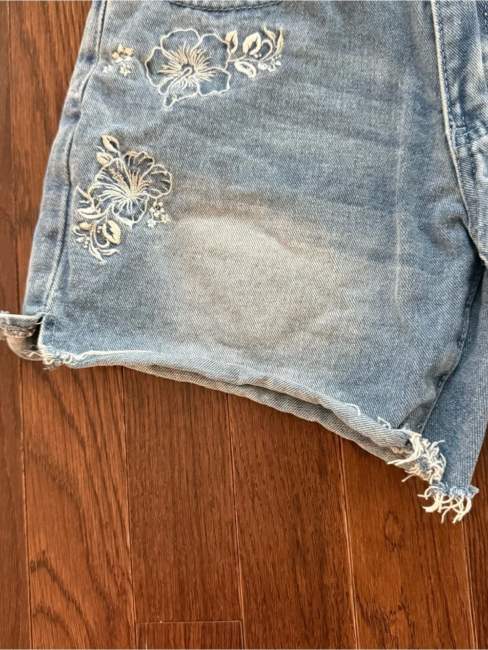 Aeropostale Baggy Embroidered Denim Shorts (000)